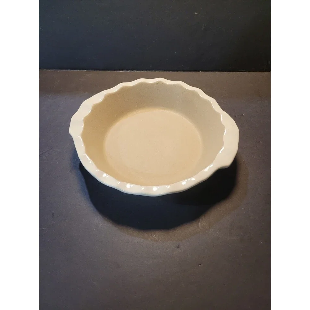 Pampered Chef Family Heritage Deep Dish Pie Plate Stoneware Off White USA Made